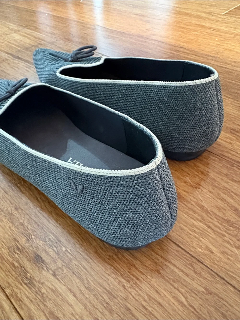 Vivaia Women's Grey Pointed-Toe Knit Loafers with Bow - size 39